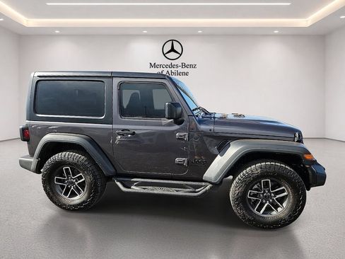 Used 2025 Jeep Wrangler Sport AWD/4WD image 9