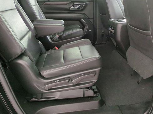 Used 2022 Chevrolet Suburban LT w/ Luxury Package image 28