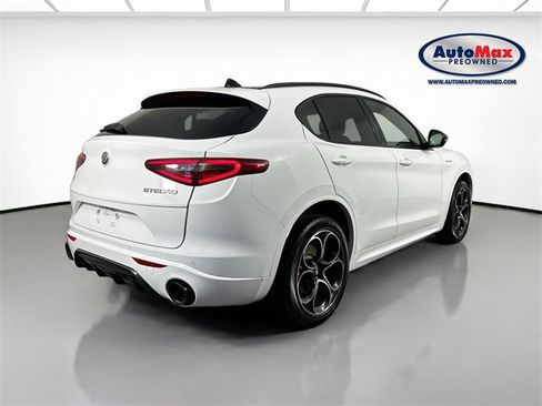 Used 2022 Alfa Romeo Stelvio Veloce image 2