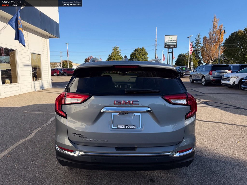 Used 2024 GMC Terrain SLT w/ Infotainment Package II FWD image 6
