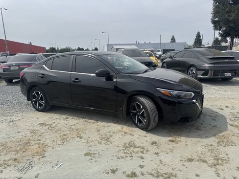 Used 2024 Nissan Sentra SV image 3