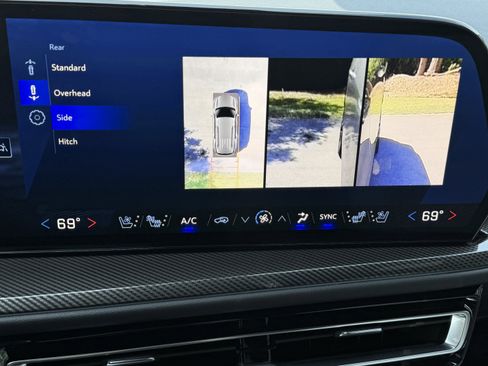 Used 2025 Chevrolet Traverse High Country image 31