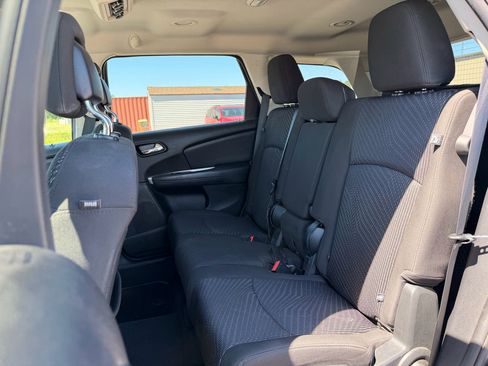 Used 2017 Dodge Journey SE w/ Flexible Seating Group FWD image 13