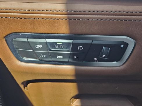 Used 2023 BMW X7 M60i w/ Executive Package image 15