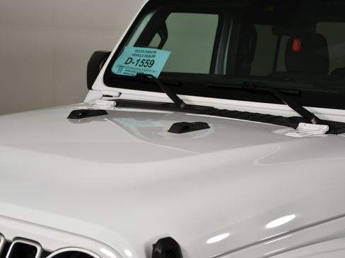 Used 2024 Jeep Wrangler Unlimited Sahara AWD/4WD image 12
