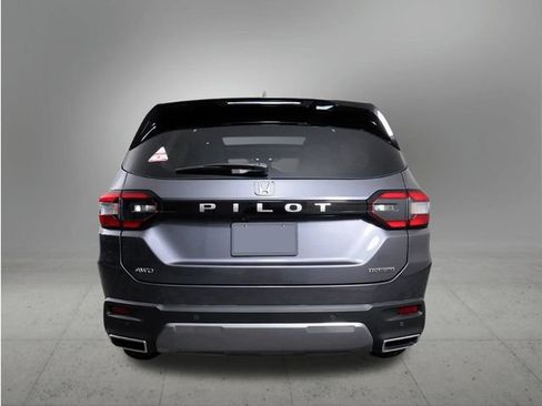 New 2026 Honda Pilot Touring image 4