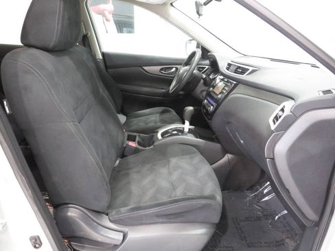Used 2016 Nissan Rogue SV w/ SV Moonroof Package AWD/4WD image 11