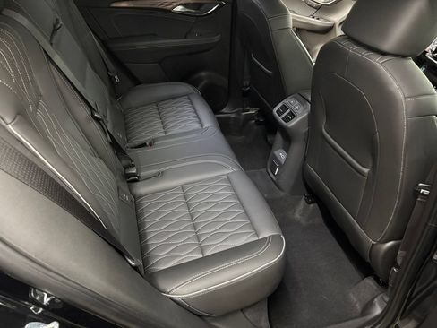 Used 2022 Buick Envision Avenir w/ Technology Package II FWD image 17