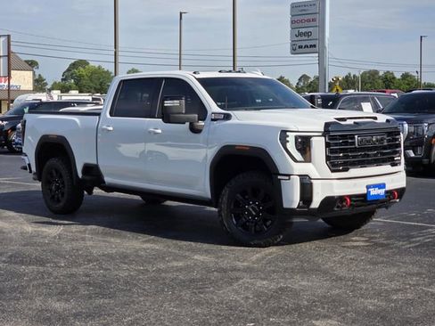 Used 2025 GMC Sierra 2500 AT4 w/ AT4 Premium Plus Package AWD/4WD image 2
