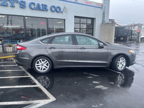 Used 2016 Ford Fusion SE image 5