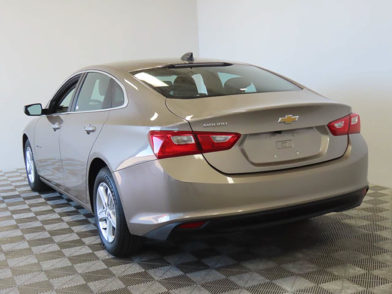 Certified 2024 Chevrolet Malibu LS FWD image 3