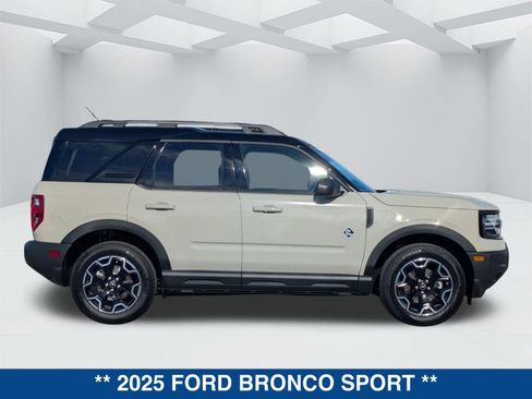 New 2025 Ford Bronco Sport Outer Banks image 3
