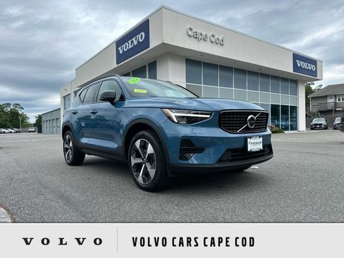 Used 2024 Volvo XC40 B5 Core w/ Protection Package Premier AWD/4WD image 1