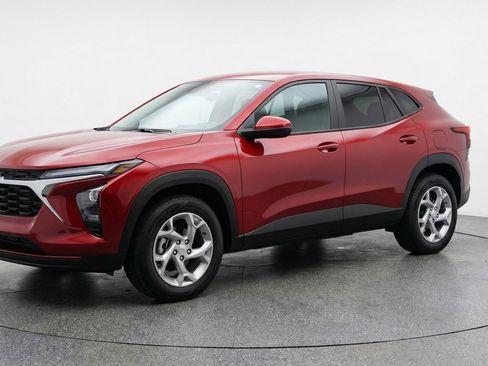 Used 2025 Chevrolet Trax LT w/ LT Convenience Package FWD image 3