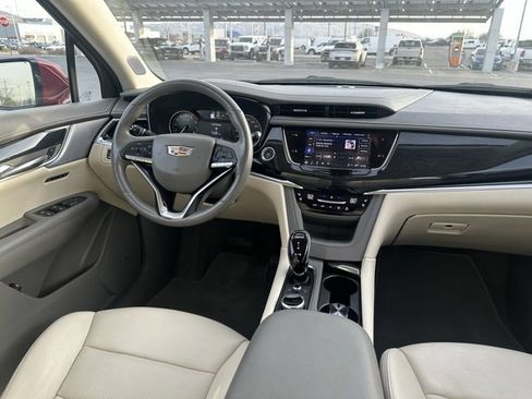 Used 2024 Cadillac XT6 Premium Luxury image 17