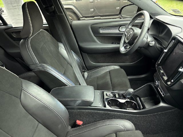Used 2022 Volvo XC40 T5 R-Design w/ Climate Package AWD/4WD image 12