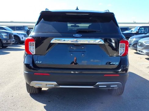 Used 2023 Ford Explorer XLT w/ Equipment Group 202A AWD/4WD image 4