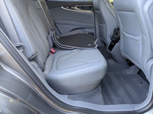 Used 2021 Lincoln Nautilus Reserve image 36