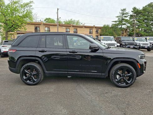 Used 2024 Jeep Grand Cherokee Limited w/ Luxury Tech Group II AWD/4WD image 7
