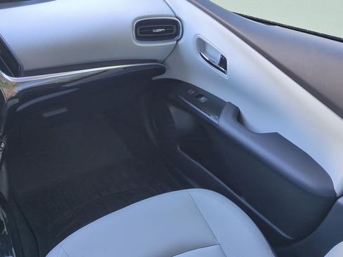 Used 2018 Toyota Prius Four Touring w/ Appearance Package image 15