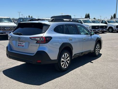 Used 2024 Subaru Outback Premium image 3
