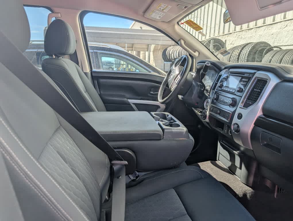 Used 2017 Nissan Titan SV AWD/4WD image 25