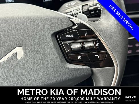 Used 2025 Kia Niro EX FWD image 19