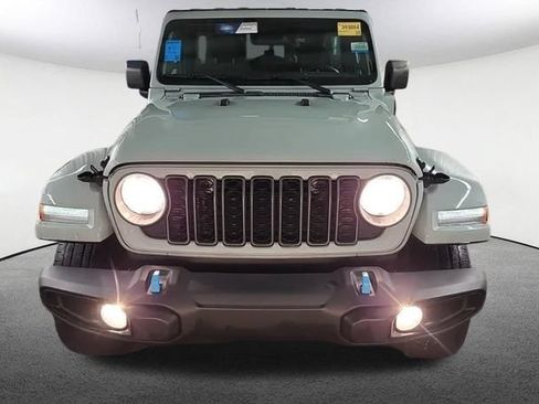 Used 2024 Jeep Wrangler Unlimited w/ Convenience Group AWD/4WD image 2