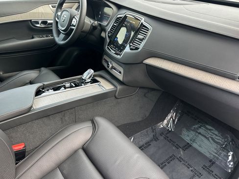 Certified 2025 Volvo XC90 T8 Ultra w/ Protection Package Premier image 17