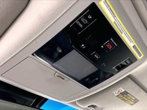 Used 2021 Lexus LX 570 4WD w/ 3rd Row & Luxury Pkg image 33