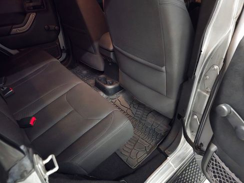 Used 2018 Jeep Wrangler Unlimited Sport w/ Connectivity Group AWD/4WD image 29