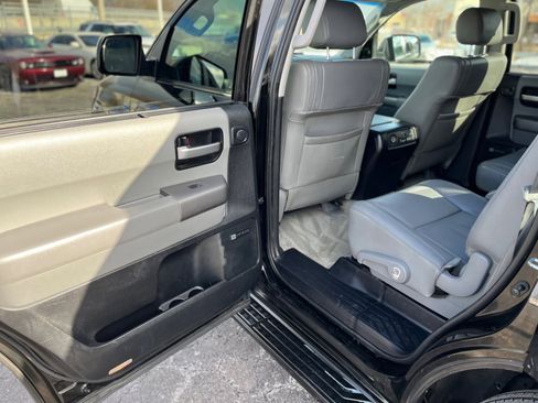 Used 2010 Toyota Sequoia Limited image 39