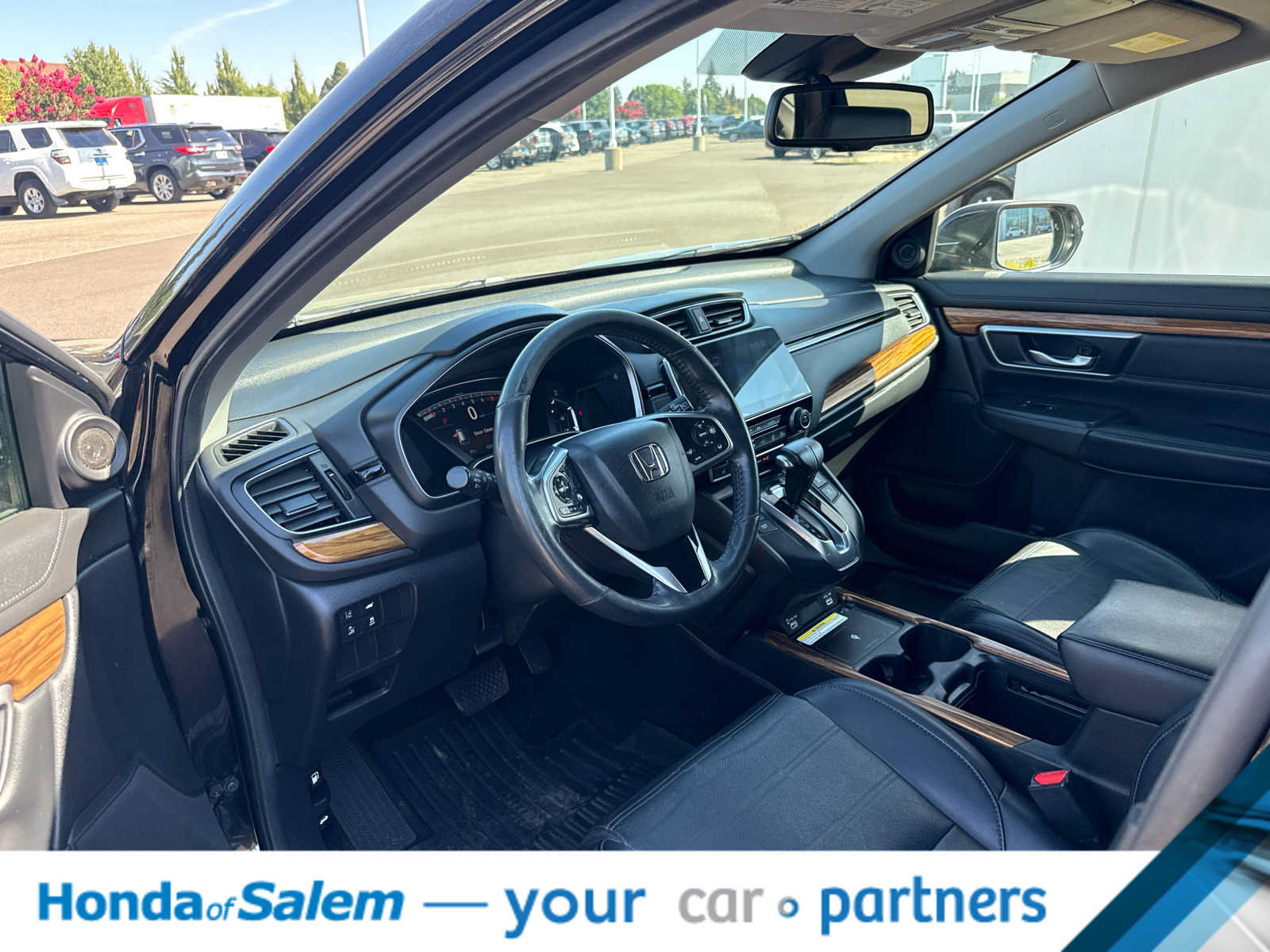 Used 2020 Honda CR-V Touring image 2