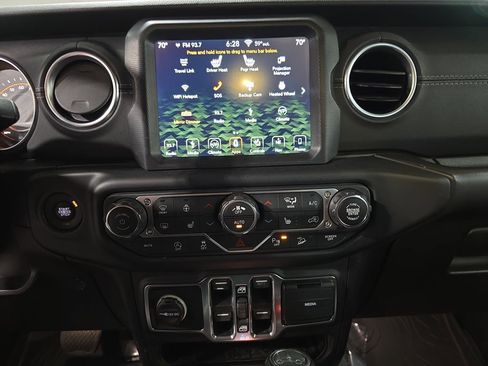 Used 2019 Jeep Wrangler Unlimited Sahara w/ Advanced Safety Group AWD/4WD image 22