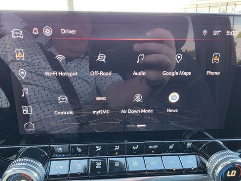 Used 2024 GMC Canyon Denali AWD/4WD image 24