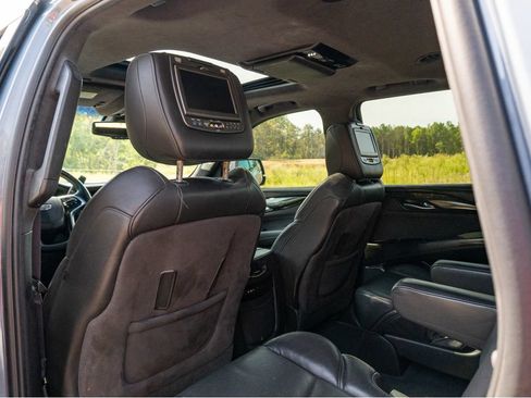 Used 2016 Cadillac Escalade Platinum RWD image 14