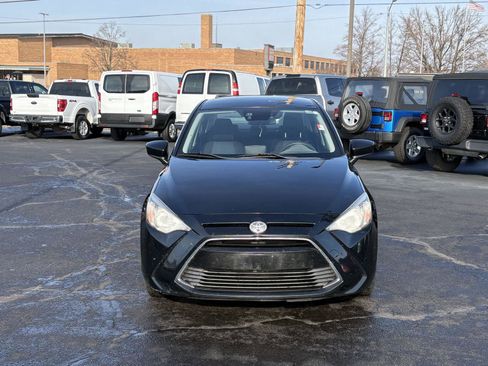 Used 2017 Toyota Yaris iA image 3