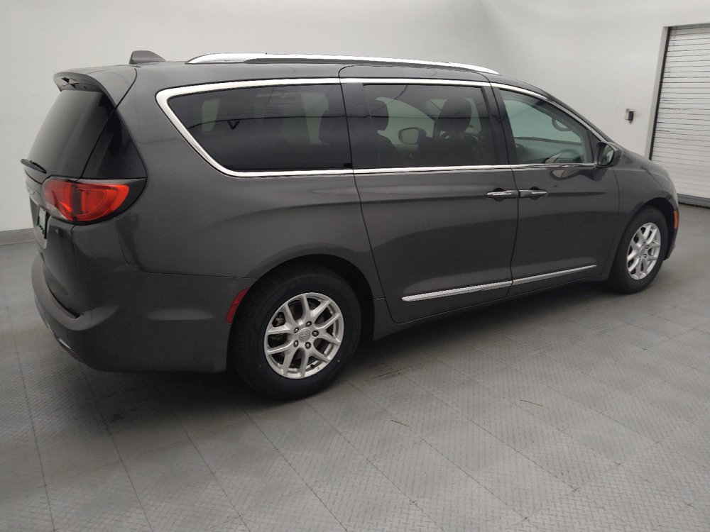 Used 2020 Chrysler Pacifica Touring-L FWD image 10