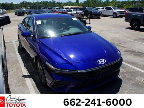 Used 2024 Hyundai Elantra SEL FWD image 1