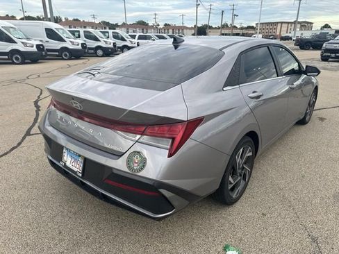 Used 2025 Hyundai Elantra Limited FWD image 4
