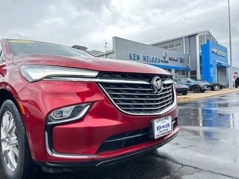 Used 2023 Buick Enclave Essence w/ Experience Buick Package FWD image 4