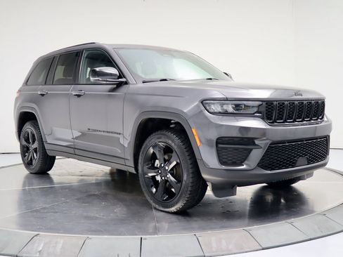 Used 2022 Jeep Grand Cherokee Altitude image 7