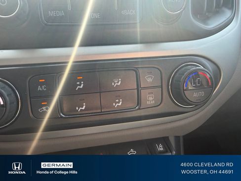 Used 2015 Chevrolet Colorado LT w/ Luxury Package RWD image 17