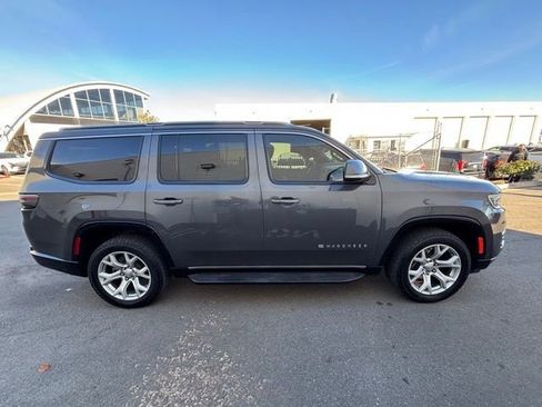 Used 2022 Jeep Wagoneer Series II image 9