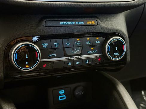 Used 2022 Ford Escape Titanium FWD image 10