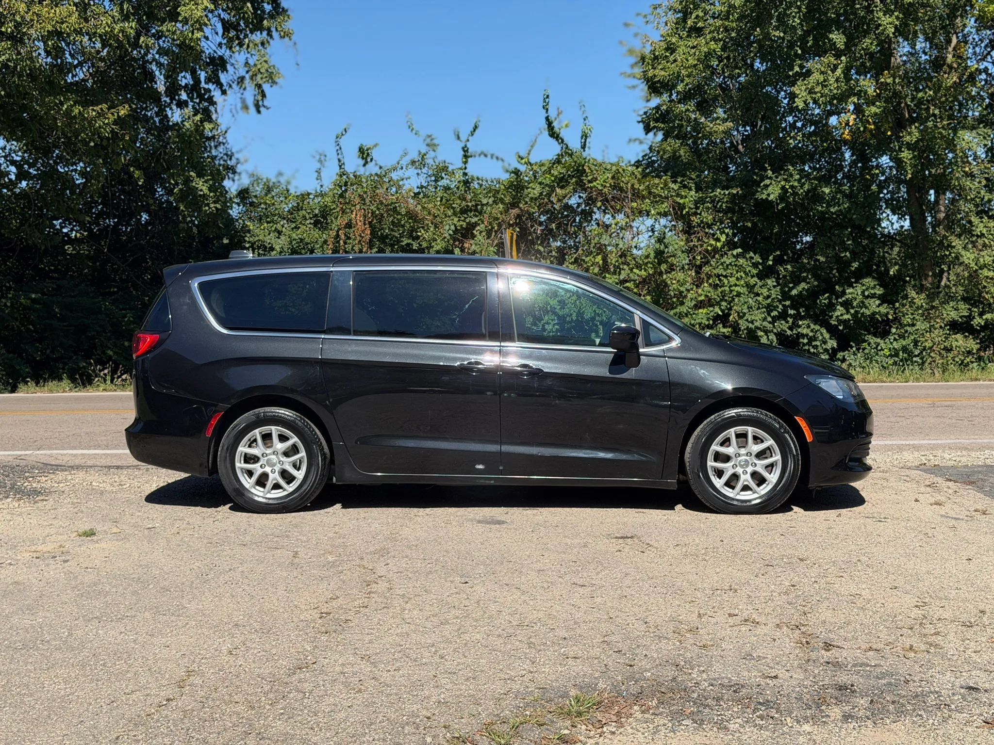 Used 2018 Chrysler Pacifica LX FWD image 4