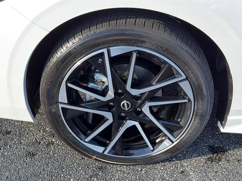 New 2025 Nissan Sentra SR image 9