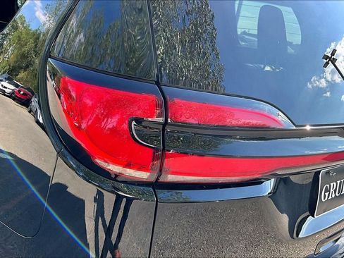 Used 2025 Chrysler Pacifica Select FWD image 42