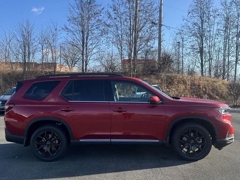 New 2025 Honda Pilot Touring image 6