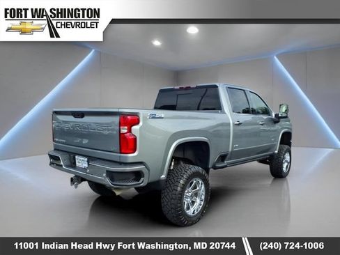 Used 2024 Chevrolet Silverado 2500 LTZ w/ LTZ Convenience Package AWD/4WD image 3